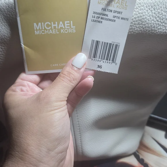 Michael Kors Cream Shoulder Bag - Picture 4 of 6